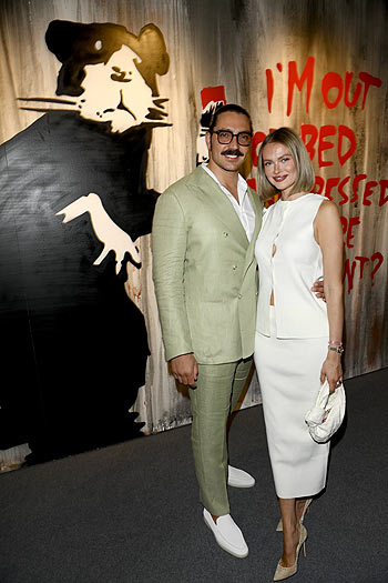 Darya Strelnikova und Fabio Knez: Eröffnungsevent "House of Banksy – An Unauthorized Exhibition" Ausstellung im B-TWEEN, 1. UG (Ehem. Galeria Kaufhof Stachus) in München am 13.06.2024 (©Agency People Image (c) Michael Tinnefeld)